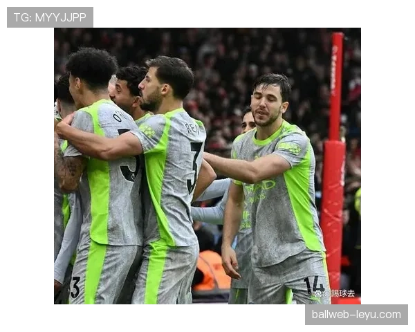 乔·罗登英超赛季表现抢眼,稳居防线核心带领球队攻守兼备 乔·罗登英超赛季表现抢眼,稳居防线核心带领球队攻守兼备