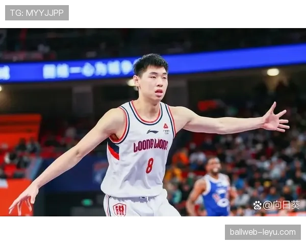 Saka凭借速度与技巧助力球队进攻，闪耀赛场表现备受瞩目