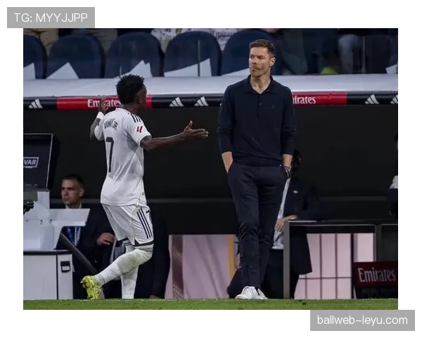 阿隆索精准长传助攻彰显球队强大战力与稳定发挥